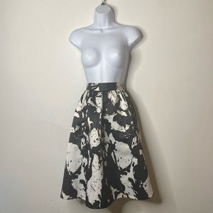Black and white skirt with pockets